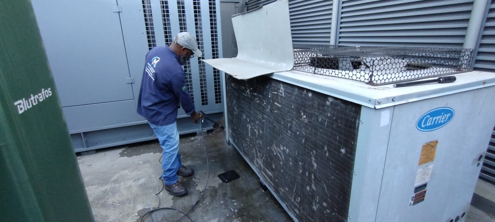 Manutenção em Chiller Carrier